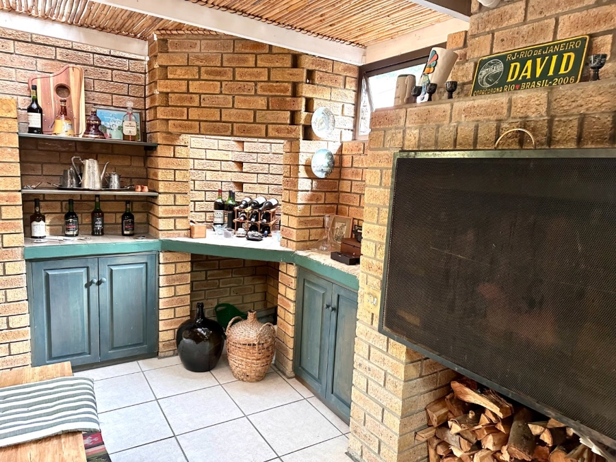 4 Bedroom Property for Sale in Glen Barrie Western Cape